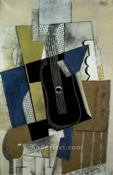 パブロ・ピカソ Painting - ギターと新聞 1915年 パブロ・ピカソ